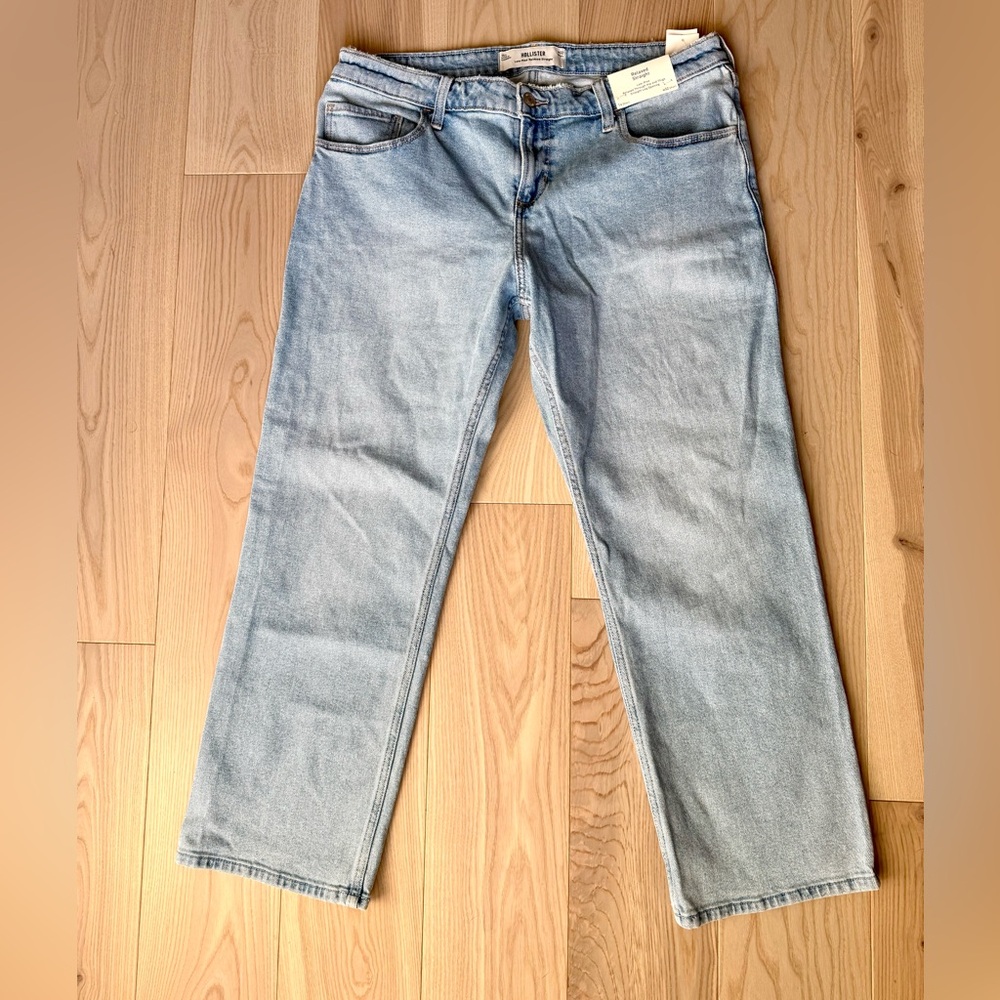 Hollister Women's Low-Rise Relaxed Straight 14S 32W Short